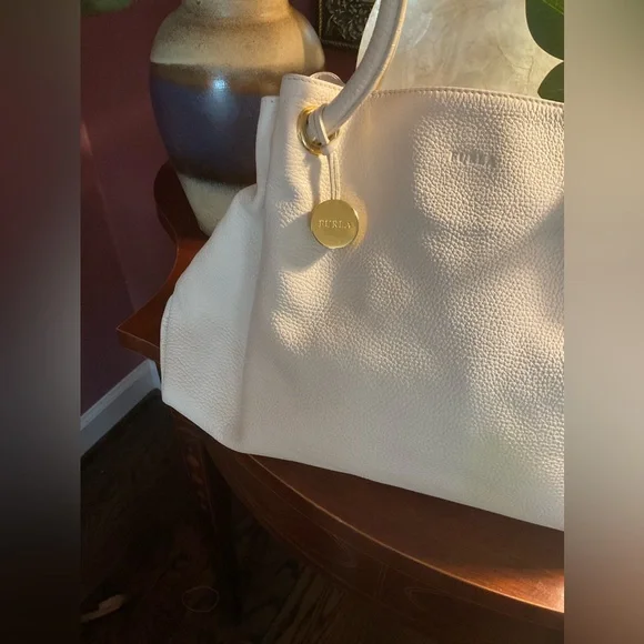 GUC Furla Cream Shoulder Bag - Picture 3 of 15